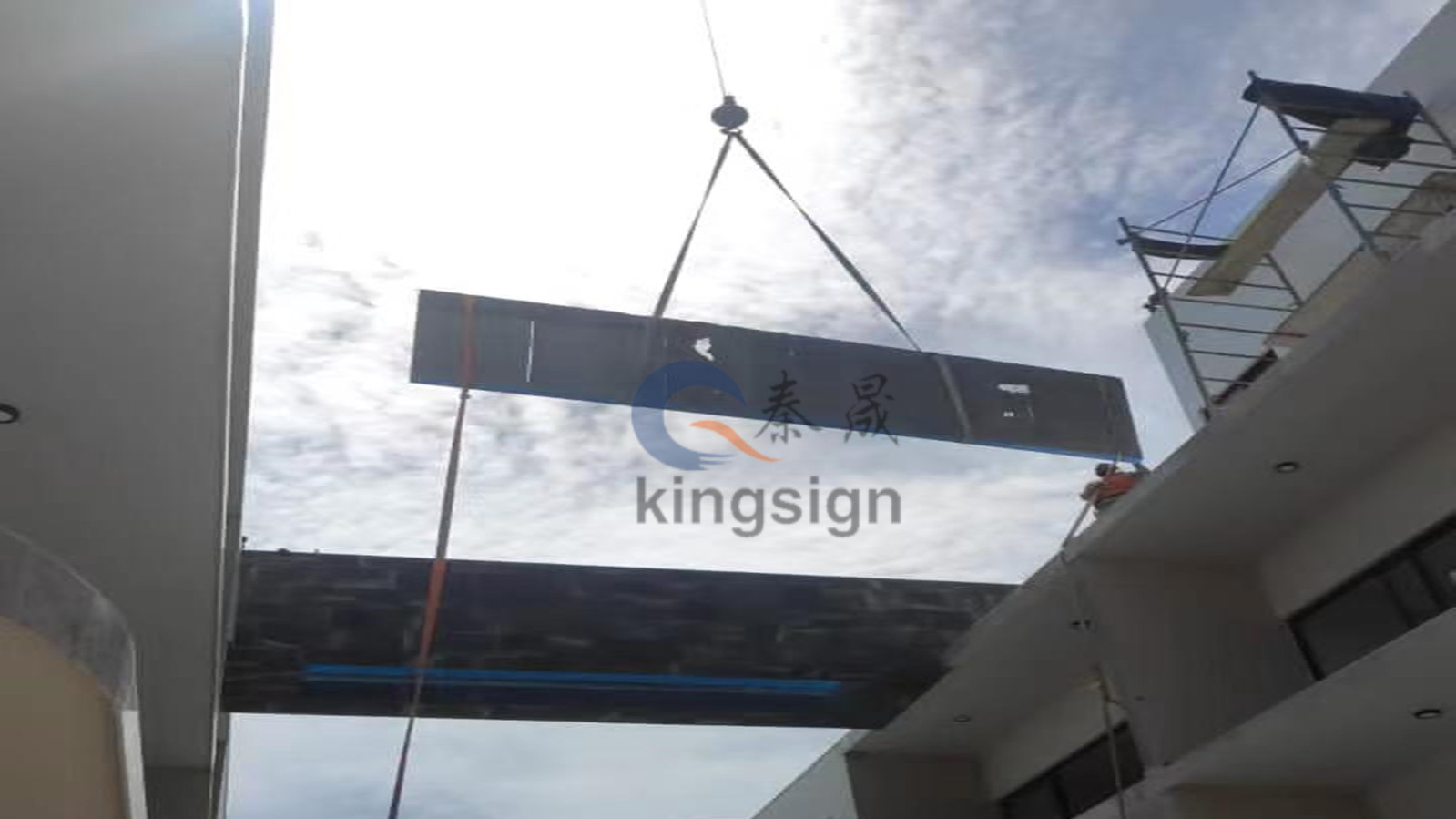 Lámina acrílica para ventana de piscina sky