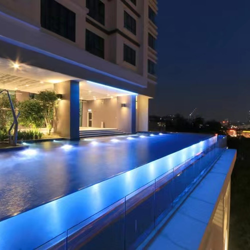Diseño de piscina infinita y elección de la pared de la piscina infinita