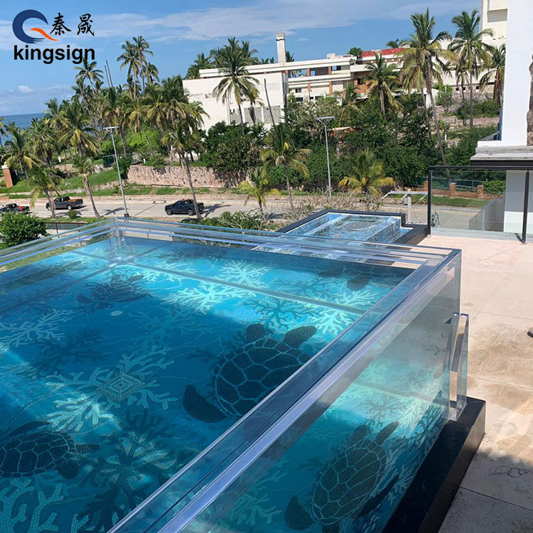 ¿Es mejor el vidrio o el acrílico para la piscina?
