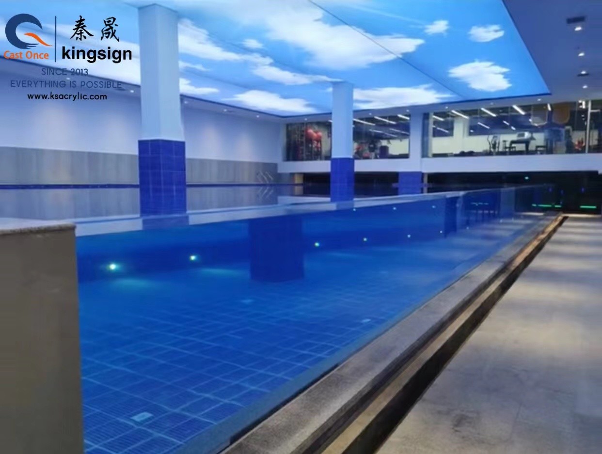 ¿Por qué tenemos que usar una lámina acrílica en lugar de vidrio para ventanas de piscina?