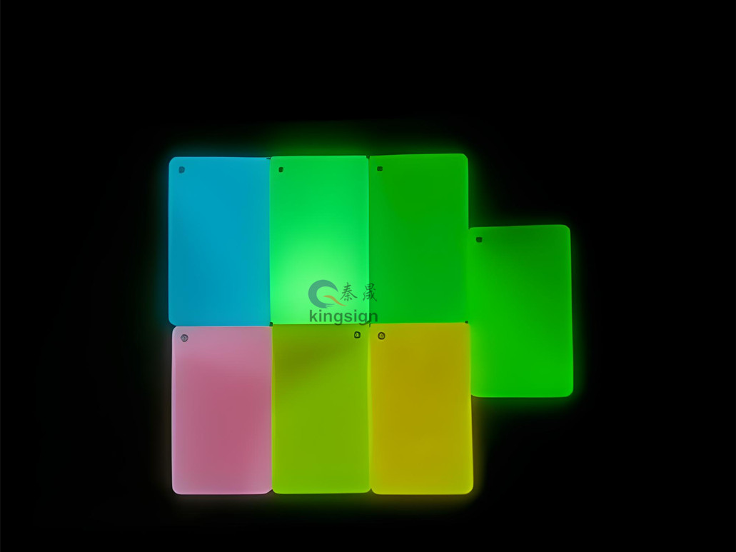 Las luminosas sábanas acrílicas se están volviendo cada vez más populares y ampliamente utilizadas