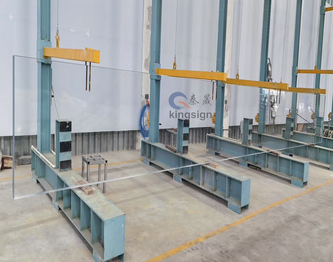 ¿Cuál es la diferencia entre plexiglás y vidrio templado?