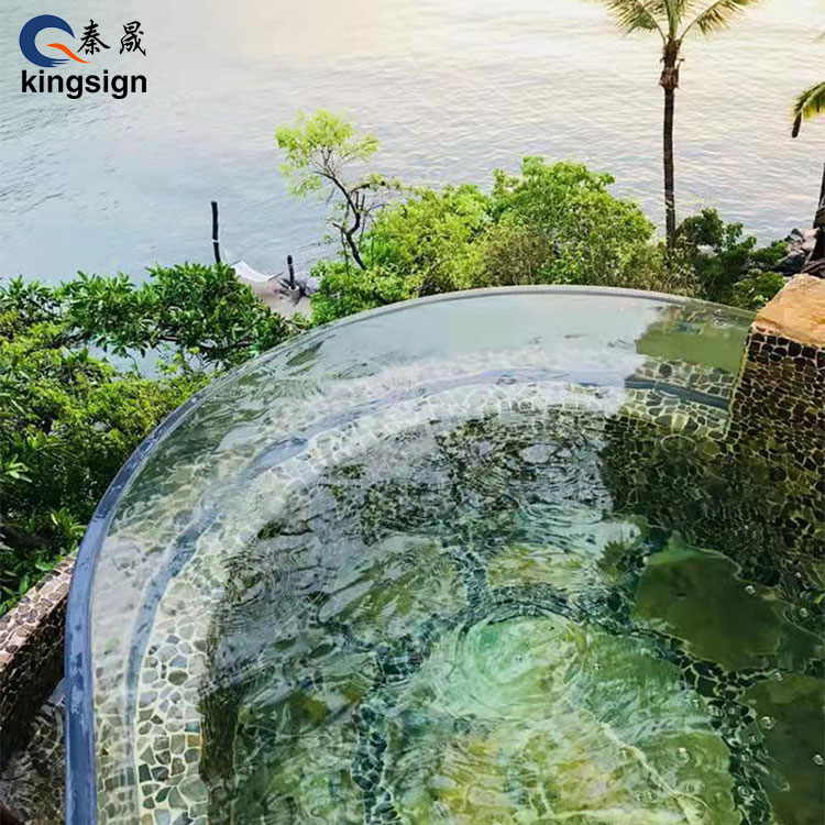 ¿Puede la ventana de una piscina permanecer realmente clara y segura durante años?